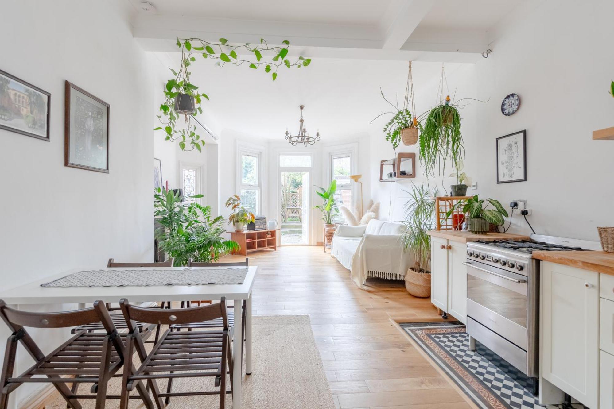 Modern Farmhouse-style 1bd Flat - Wood London