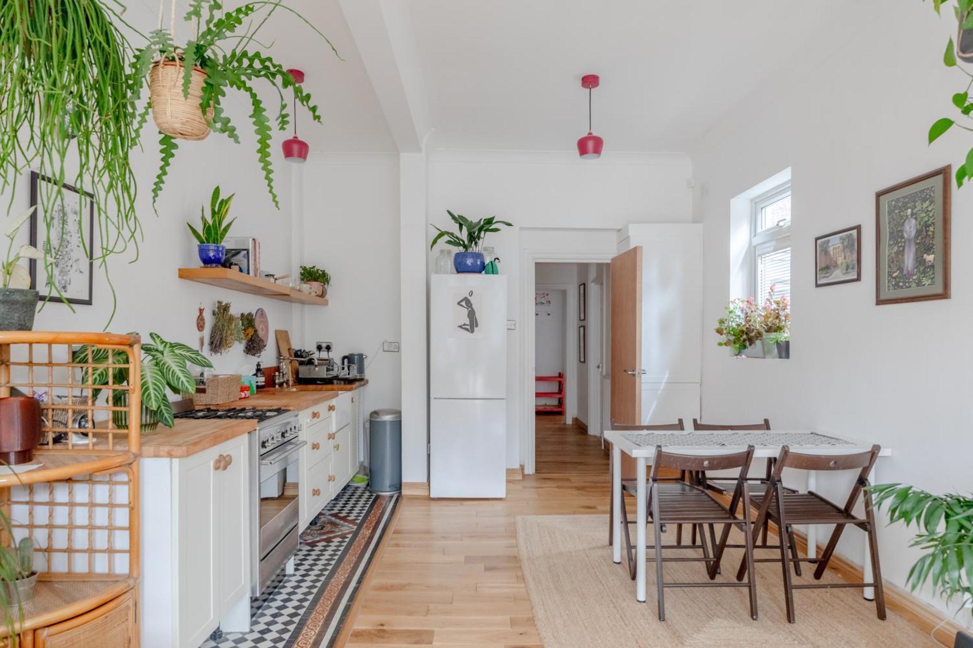 Modern Farmhouse-style 1bd Flat - Wood * London