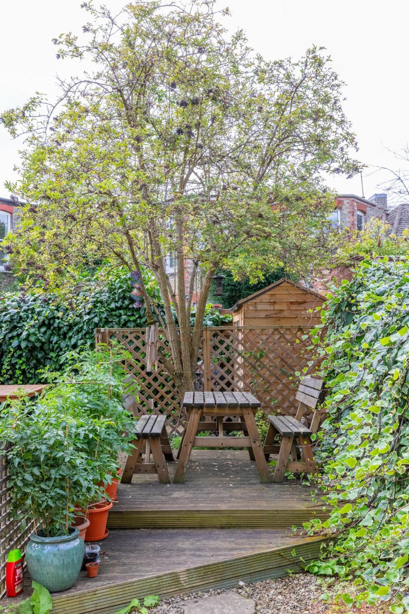 Modern Farmhouse-style 1bd Flat - Wood * London